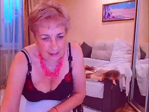 Snapshot of Victoria5643 chatting on 05/19/26, 05:42 Victoria5643 online show from 05/19/26, 05:42