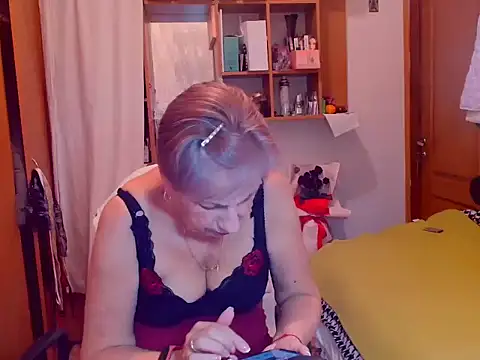 Snapshot of Victoria5643 chatting on 03/20/25, 08:29 Victoria5643 online show from 03/20/25, 08:29