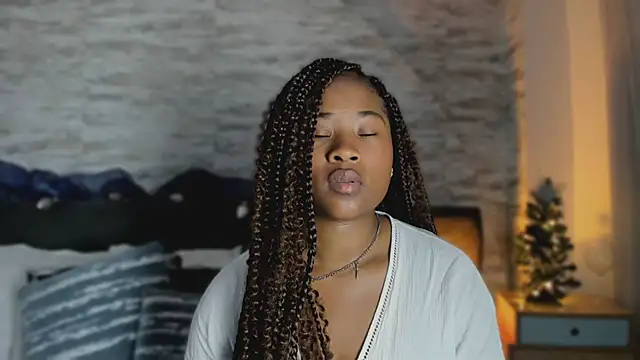 Snapshot of Anneth__M chatting on 12/19/25, 08:00 Anneth M online show from 12/19/25, 08:00