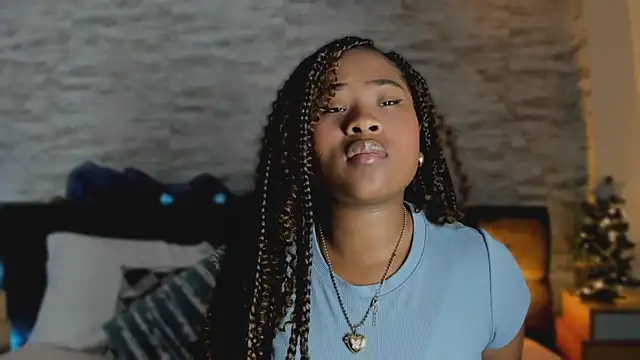 Snapshot of Anneth__M chatting on 12/20/25, 07:39 Anneth M online show from 12/20/25, 07:39