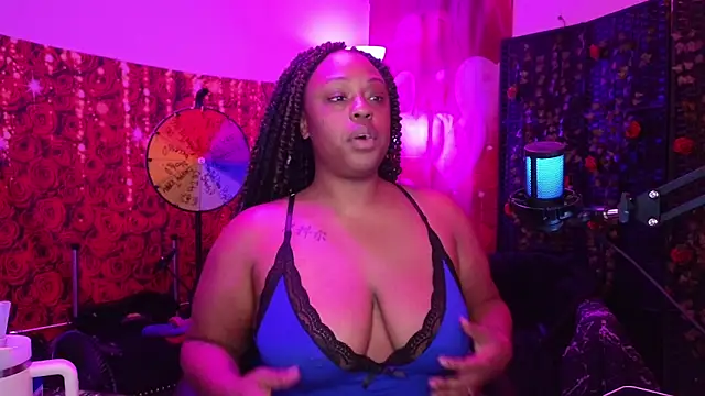 Snapshot of cheriserozequeen chatting on 04/18/26, 02:25 cheriserozequeen online show from 04/18/26, 02:25