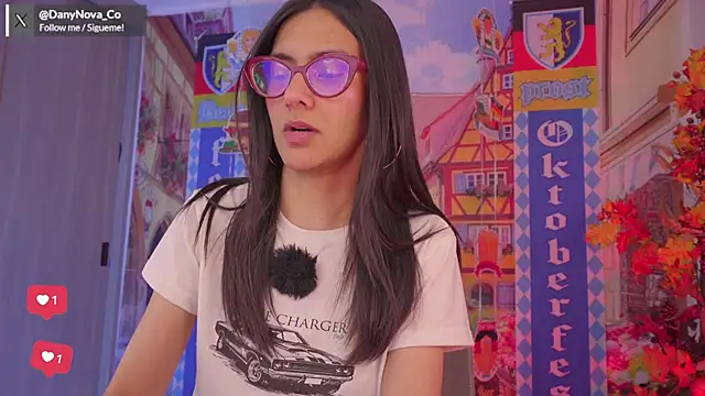 Snapshot of DanyNova_Co chatting on 10/05/25, 09:05 DanyNova Co online show from 10/05/25, 09:05