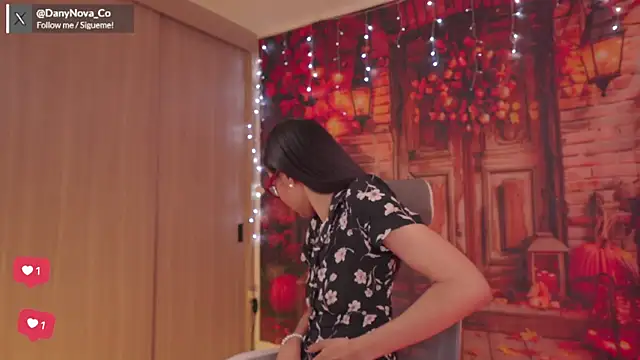 Snapshot of DanyNova_Co chatting on 10/20/25, 09:04 DanyNova Co online show from 10/20/25, 09:04