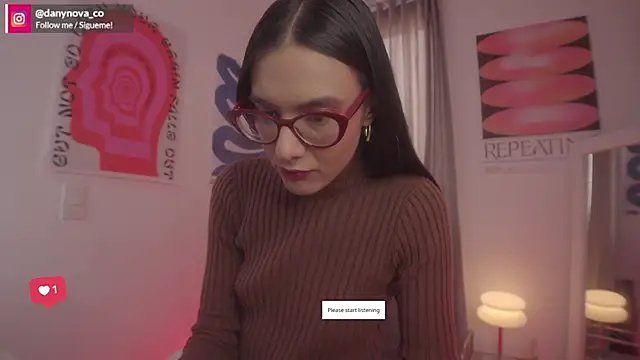 Snapshot of DanyNova_Co chatting on 09/10/25, 09:14 DanyNova Co online show from 09/10/25, 09:14