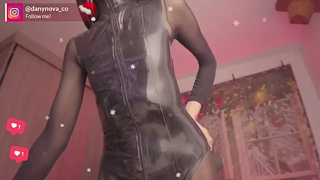 Snapshot of DanyNova_Co chatting on 12/15/25, 09:09 DanyNova Co online show from 12/15/25, 09:09