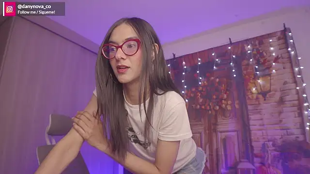 Snapshot of DanyNova_Co chatting on 11/28/25, 09:04 DanyNova Co online show from 11/28/25, 09:04