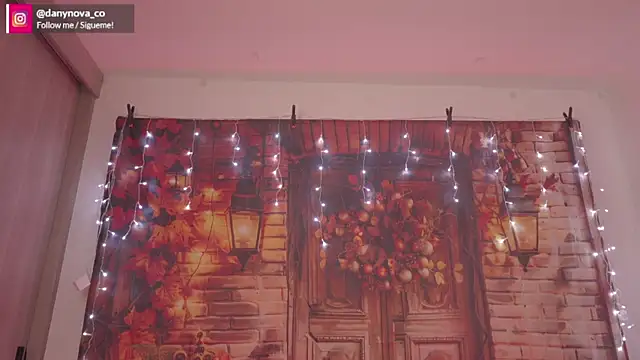 Snapshot of DanyNova_Co chatting on 11/11/25, 09:09 DanyNova Co online show from 11/11/25, 09:09