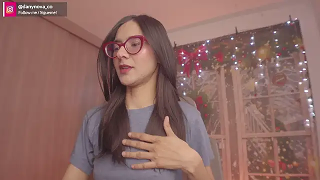 Snapshot of DanyNova_Co chatting on 12/02/25, 09:05 DanyNova Co online show from 12/02/25, 09:05