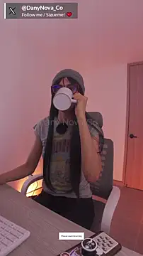 Snapshot of DanyNova_Co chatting on 03/08/25, 09:08 DanyNova Co online show from 03/08/25, 09:08