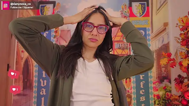 Snapshot of DanyNova_Co chatting on 10/01/25, 09:18 DanyNova Co online show from 10/01/25, 09:18