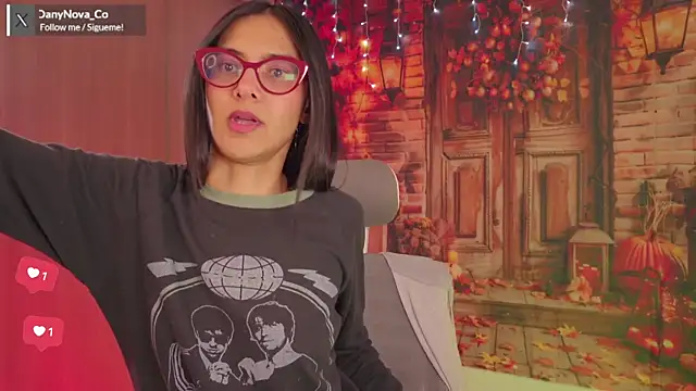 Snapshot of DanyNova_Co chatting on 10/17/25, 09:05 DanyNova Co online show from 10/17/25, 09:05