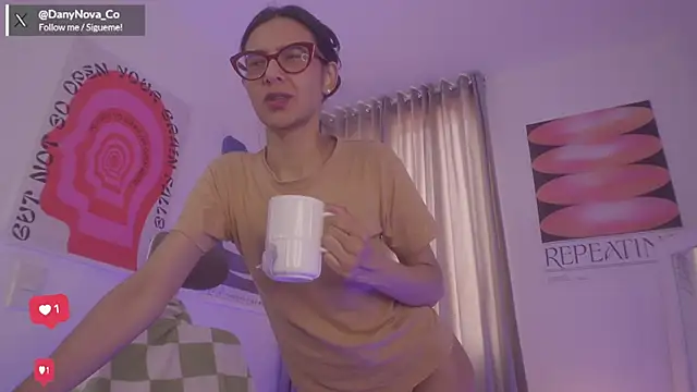 Snapshot of DanyNova_Co chatting on 09/17/25, 09:06 DanyNova Co online show from 09/17/25, 09:06