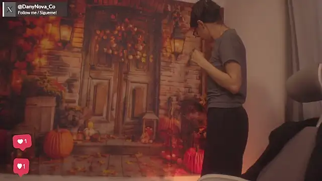 Snapshot of DanyNova_Co chatting on 09/22/25, 09:10 DanyNova Co online show from 09/22/25, 09:10