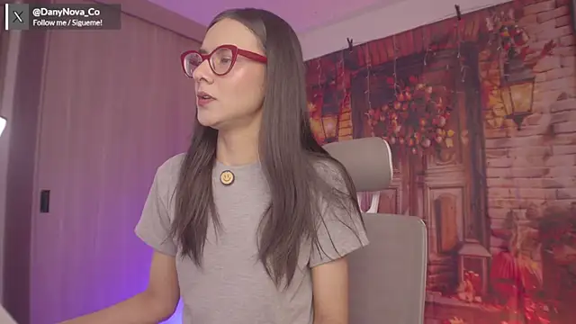 Snapshot of DanyNova_Co chatting on 11/20/25, 09:25 DanyNova Co online show from 11/20/25, 09:25