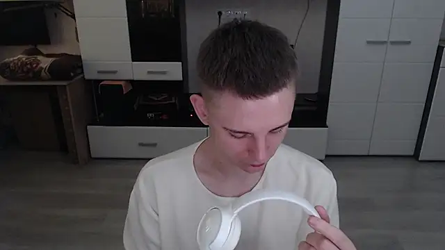 angryzan online show from 10/06/25, 05:52