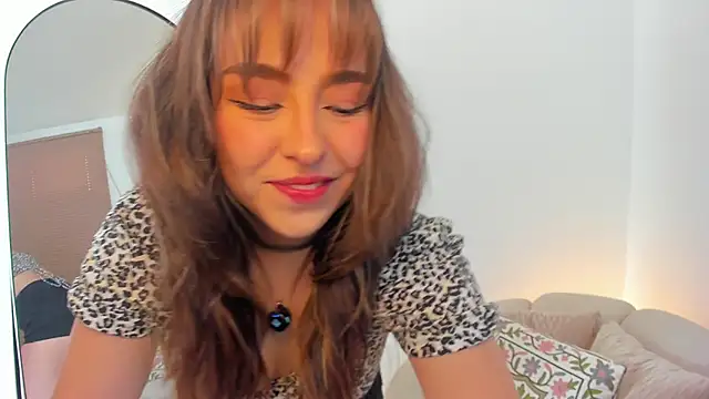 Snapshot of SofiMeza chatting on 09/22/25, 01:50 SofiMeza online show from 09/22/25, 01:50