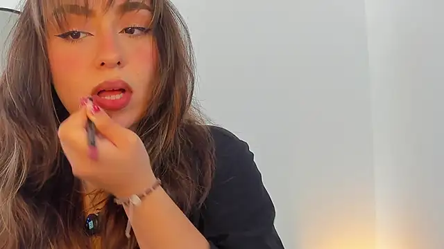 Snapshot of SofiMeza chatting on 09/19/25, 01:59 SofiMeza online show from 09/19/25, 01:59