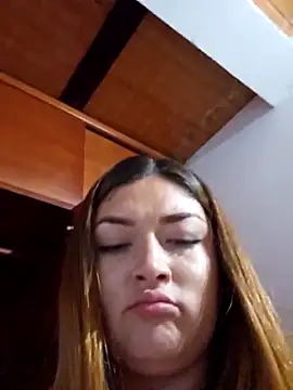 Snapshot of Sofia_Queen17 chatting on 02/26/25, 02:08 Sofia Queen17 online show from 02/26/25, 02:08