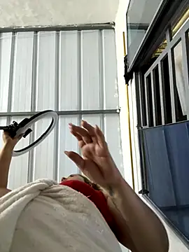 Snapshot of Sofia_Queen17 chatting on 10/15/25, 01:15 Sofia Queen17 online show from 10/15/25, 01:15