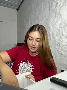 Snapshot of Sofia_Queen17 chatting on 06/17/26, 10:25 Sofia Queen17 online show from 06/17/26, 10:25