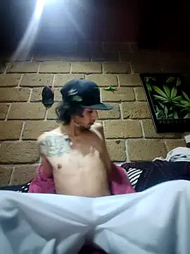 Snapshot of Pitudo20cmm chatting on 09/22/25, 06:41 Pitudo20cmm online show from 09/22/25, 06:41