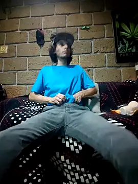 Snapshot of Pitudo20cmm chatting on 09/19/25, 07:01 Pitudo20cmm online show from 09/19/25, 07:01