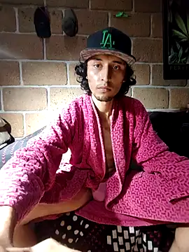 Snapshot of Pitudo20cmm chatting on 09/18/25, 06:38 Pitudo20cmm online show from 09/18/25, 06:38