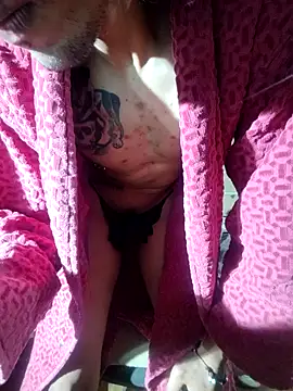 Snapshot of Pitudo20cmm chatting on 10/29/25, 08:35 Pitudo20cmm online show from 10/29/25, 08:35