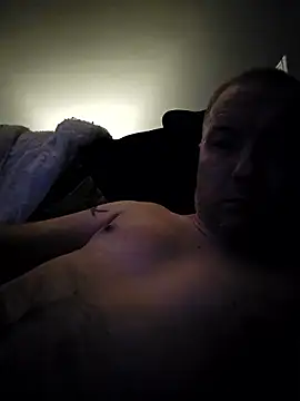 Snapshot of walker1979 chatting on 02/12/26, 10:42 walker1979 online show from 02/12/26, 10:42