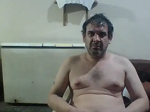 Snapshot of Rodrigo_happy chatting on 12/23/25, 03:50 Rodrigo happy online show from 12/23/25, 03:50
