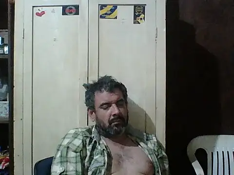 Snapshot of Rodrigo_happy chatting on 10/16/25, 04:32 Rodrigo happy online show from 10/16/25, 04:32