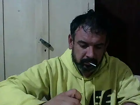 Snapshot of Rodrigo_happy chatting on 10/20/25, 02:35 Rodrigo happy online show from 10/20/25, 02:35