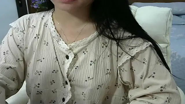 Snapshot of _Ely_ chatting on 10/02/25, 03:48 Ely online show from 10/02/25, 03:48