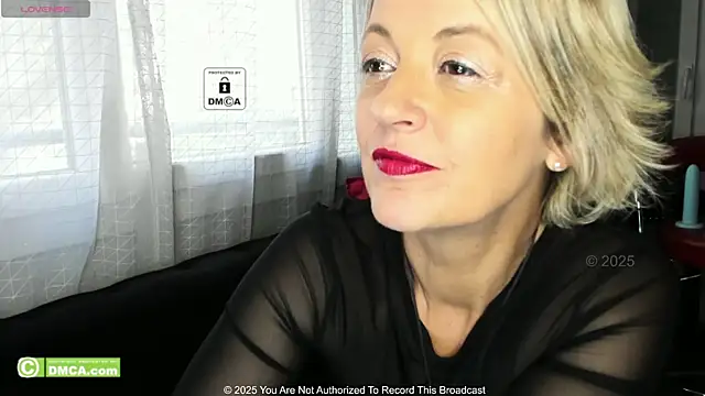 Snapshot of KARINASPALACIOS chatting on 10/13/25, 08:27 KARINASPALACIOS online show from 10/13/25, 08:27