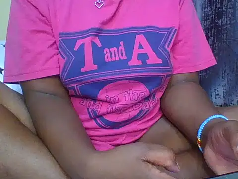 Snapshot of prettynina chatting on 11/07/25, 10:46 prettynina online show from 11/07/25, 10:46