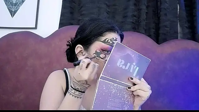 Snapshot of sophy_rock chatting on 04/21/26, 03:07 sophy rock online show from 04/21/26, 03:07