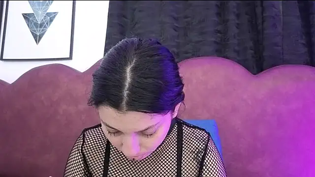 Snapshot of sophy_rock chatting on 05/08/26, 02:43 sophy rock online show from 05/08/26, 02:43