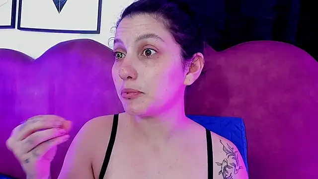 Snapshot of sophy_rock chatting on 07/10/26, 03:12 sophy rock online show from 07/10/26, 03:12