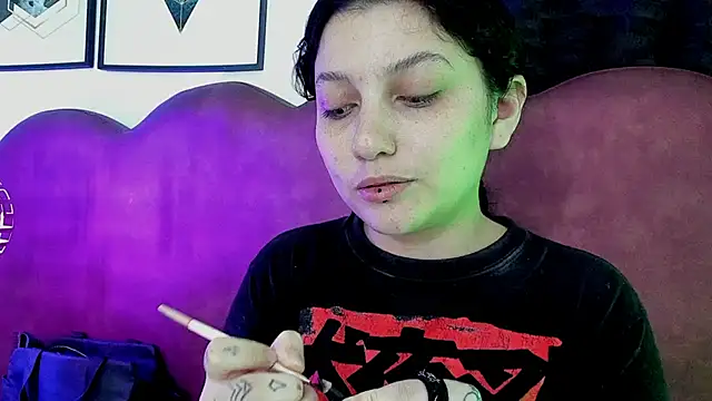 Snapshot of sophy_rock chatting on 07/13/26, 03:33 sophy rock online show from 07/13/26, 03:33