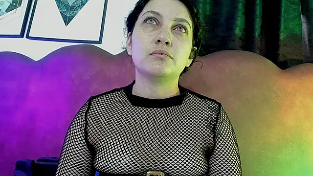 Snapshot of sophy_rock chatting on 05/28/26, 03:29 sophy rock online show from 05/28/26, 03:29