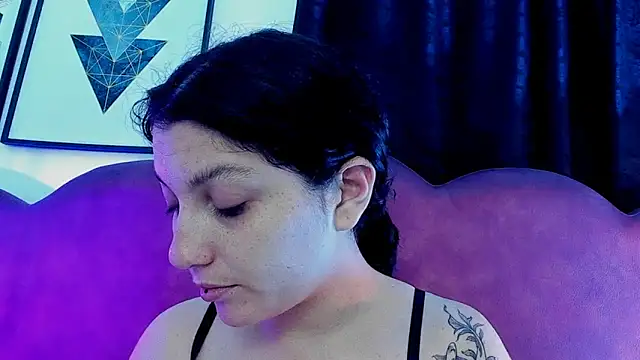 Snapshot of sophy_rock chatting on 06/19/26, 02:34 sophy rock online show from 06/19/26, 02:34