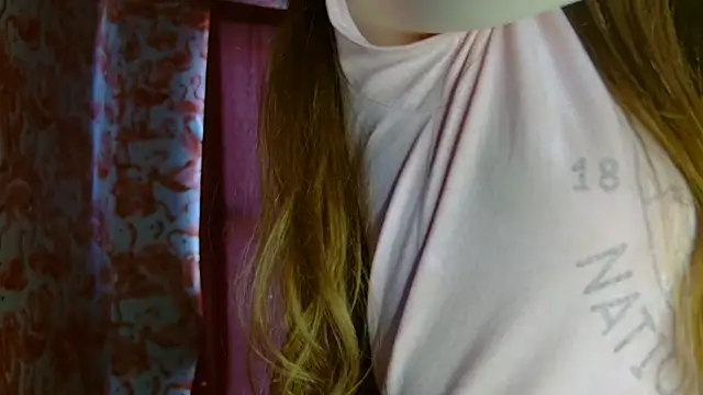 strawberrysmoothie online show from 04/13/26, 08:13