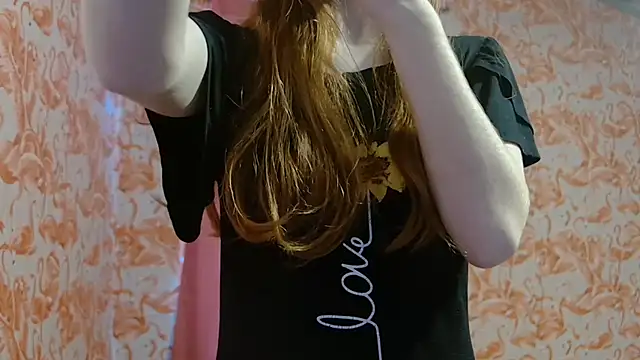 Snapshot of strawberrysmoothie chatting on 09/18/25, 05:38 strawberrysmoothie online show from 09/18/25, 05:38