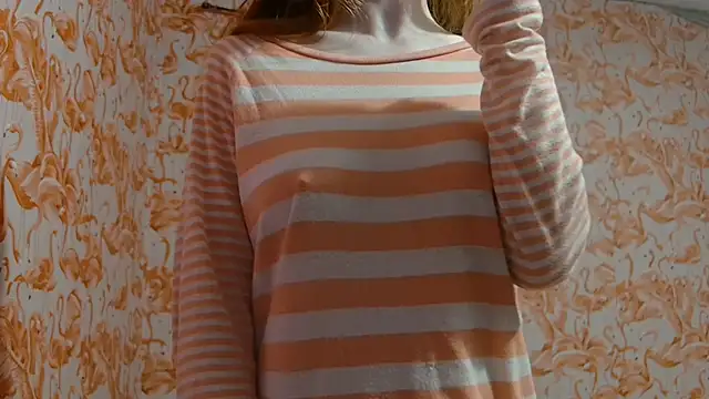 strawberrysmoothie online show from 10/27/25, 08:32