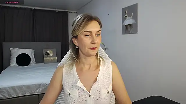 Vanessa Nowak online show from 11/25/25, 04:18