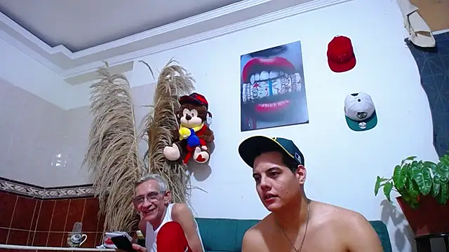 Snapshot of Leon_hot_X chatting on 03/01/25, 10:34 Leon hot X online show from 03/01/25, 10:34