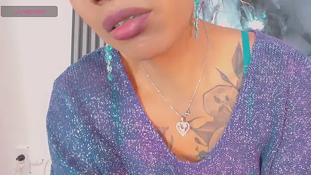 khiara moretti online show from 04/13/26, 07:18