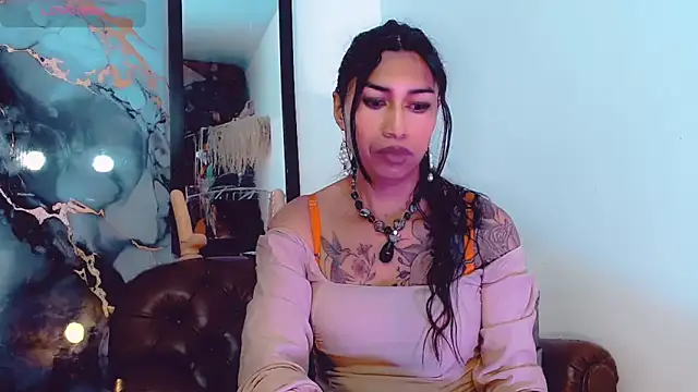 khiara moretti online show from 11/07/25, 11:04