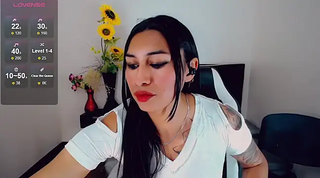 Snapshot of khiara_moretti chatting on 03/18/25, 06:06 khiara moretti online show from 03/18/25, 06:06