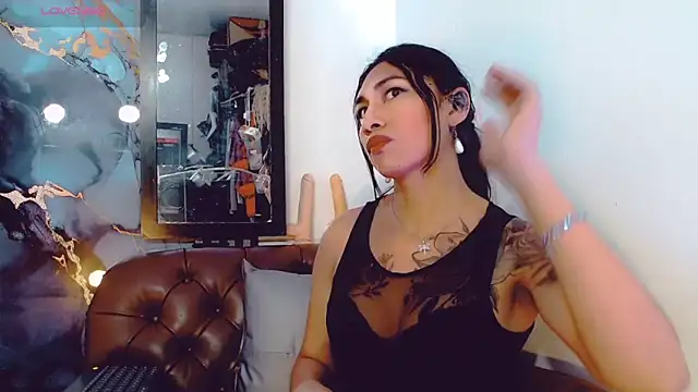 khiara moretti online show from 11/06/25, 11:14